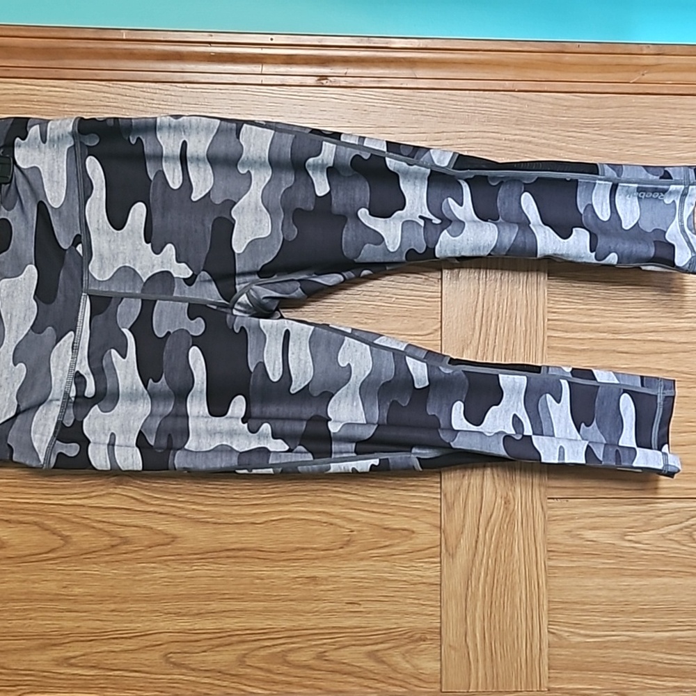 Reebok Camo women's capri yoga pants